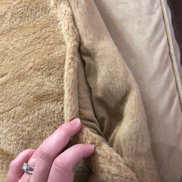 banana republic faux fur zip vest - Picture 2 of 6